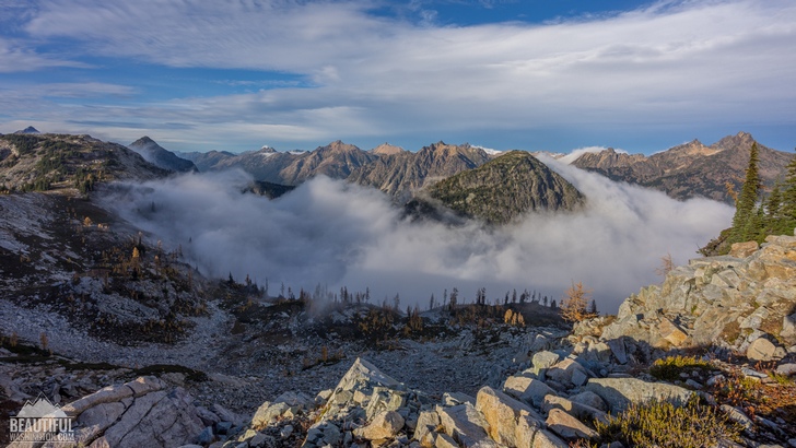 Photo from the Heather-Maple Pass Loop Trail, taken in autumn, North Cascades Region, Diablo Lake Area