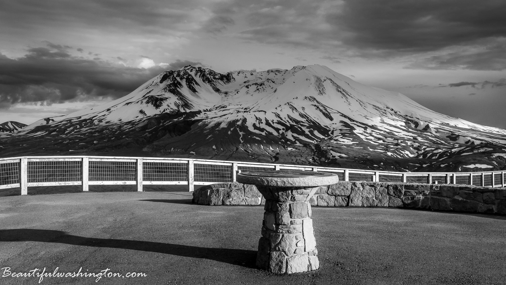 Photo of Mt. St. Helens National Volcanic Monument from Johnston Ridge Observatory 